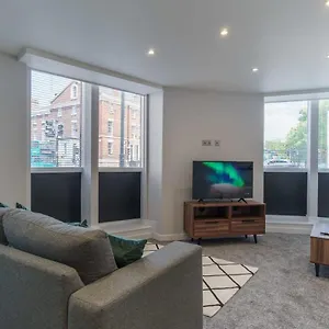 Fantastic 1 Bedroom In Apartment